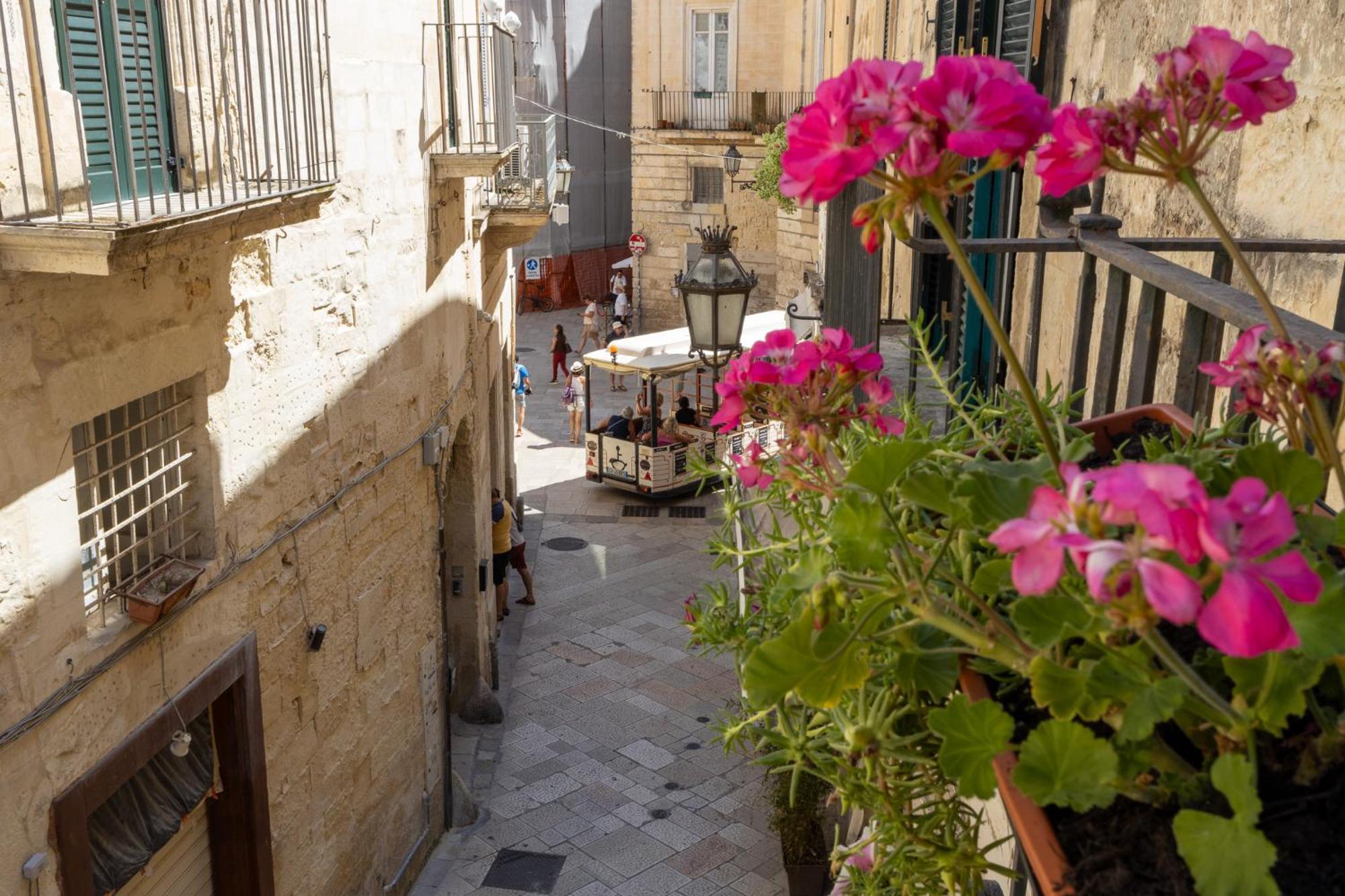 Palazzo Della Contessa - Suites & Breakfast Lecce Eksteriør billede